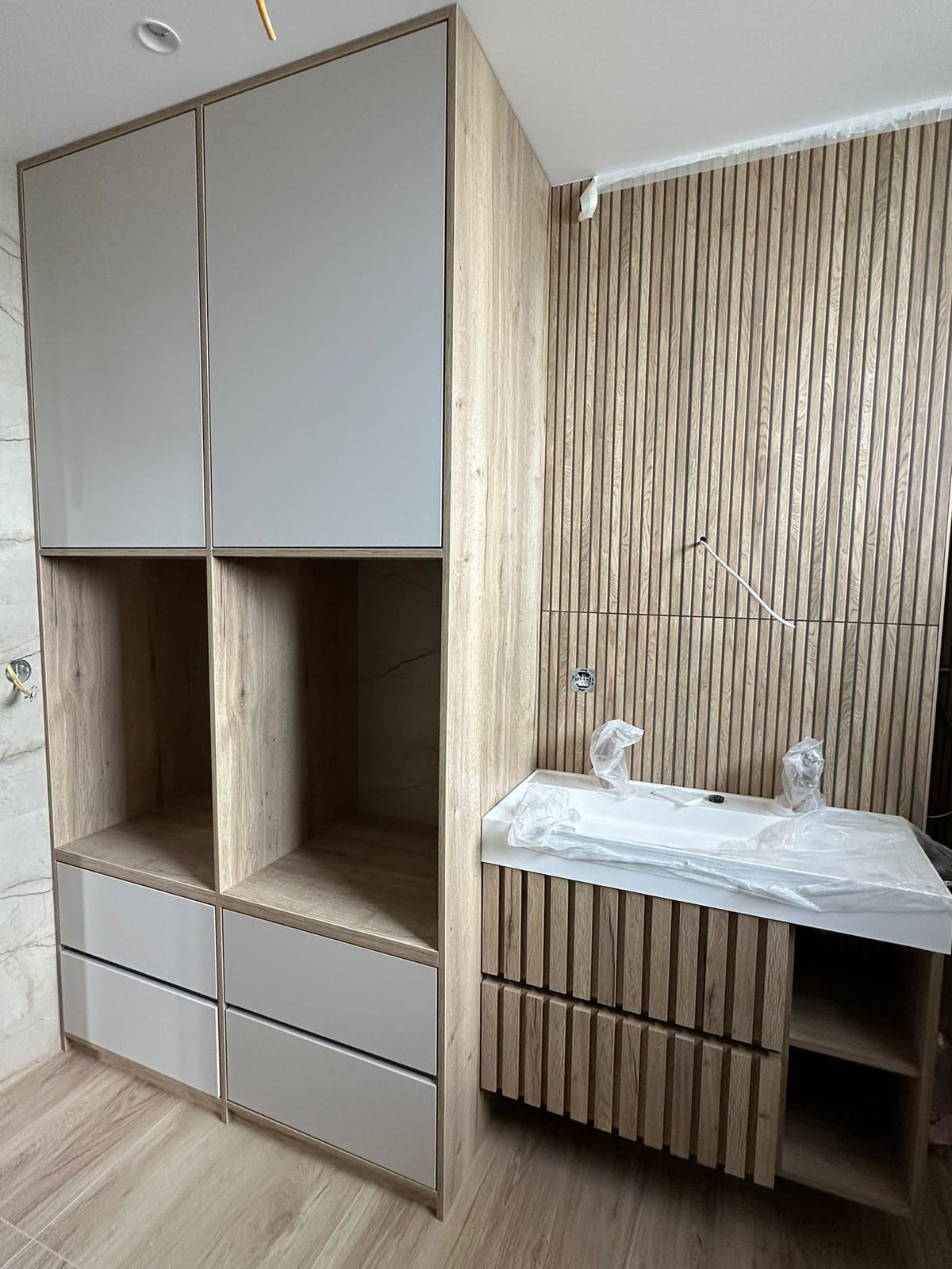 Kúpeľňová zostava pre práčku a sušičku