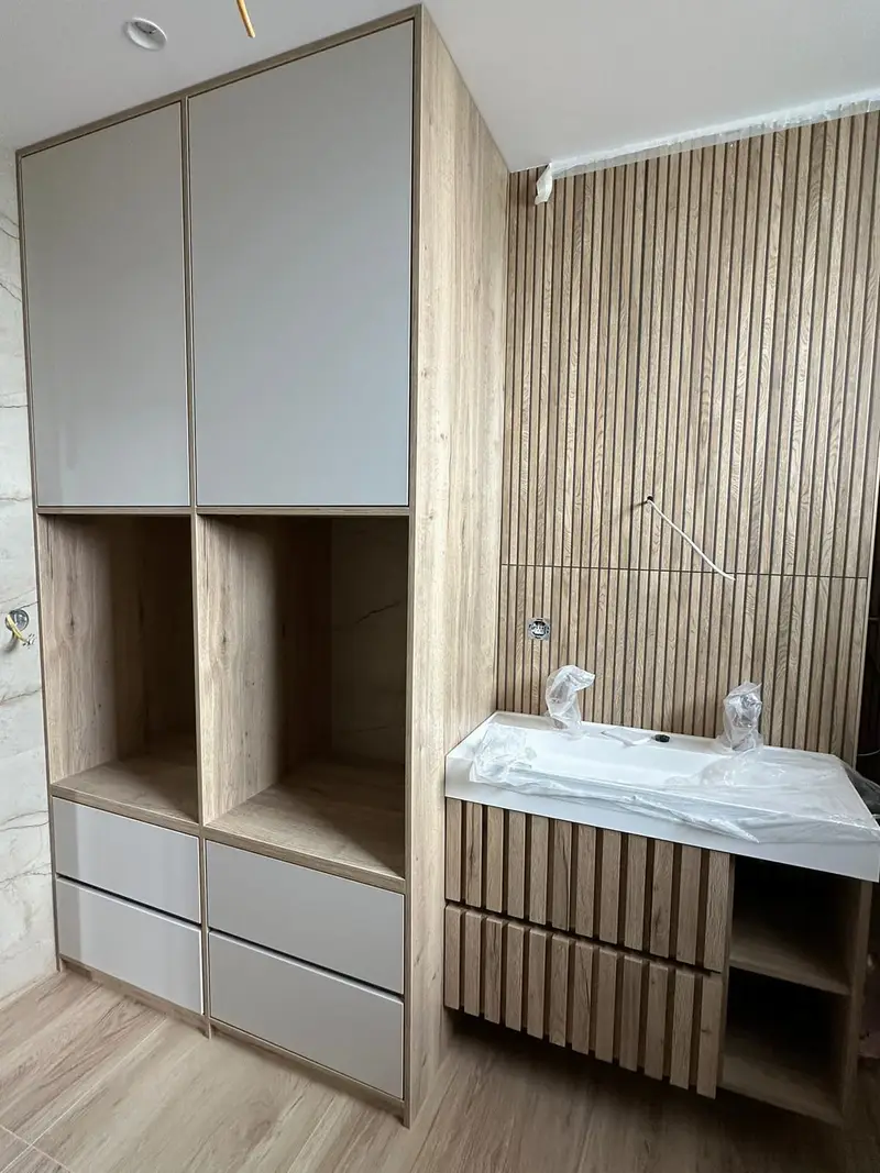 Kúpeľňová zostava pre práčku a sušičku